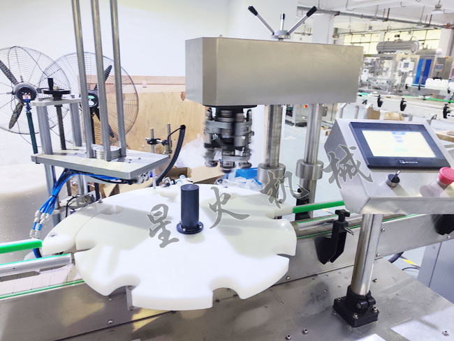 江蘇易拉罐旋蓋封口機(jī)細(xì)節(jié)展示